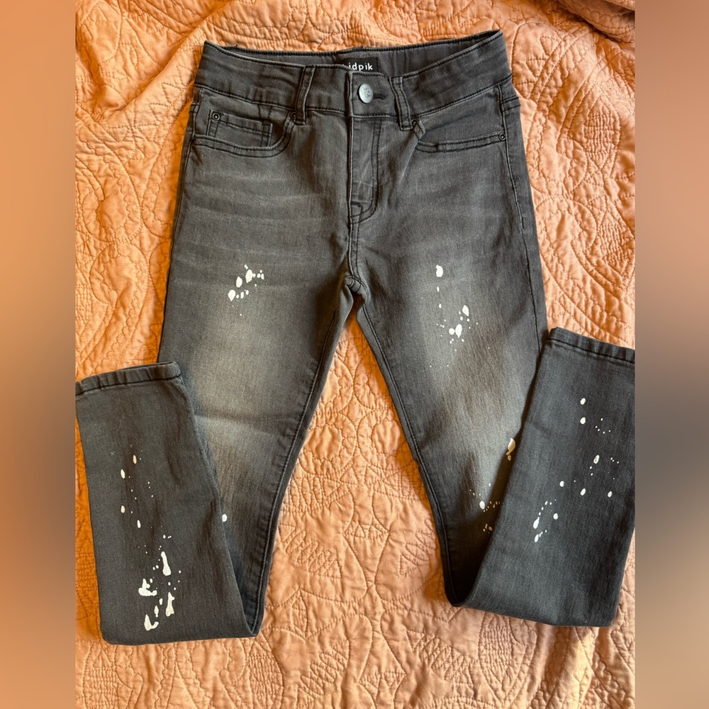 Gray distressed denim skinny jean